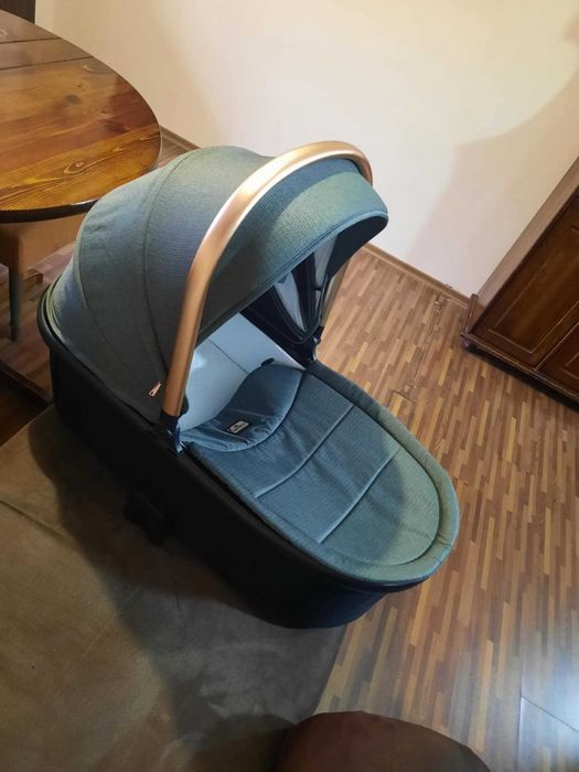 Бебешка количка с зимен и летен кош