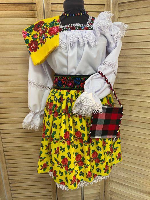 Custum popular/traditional pentru femei de Maramures complet, autentic