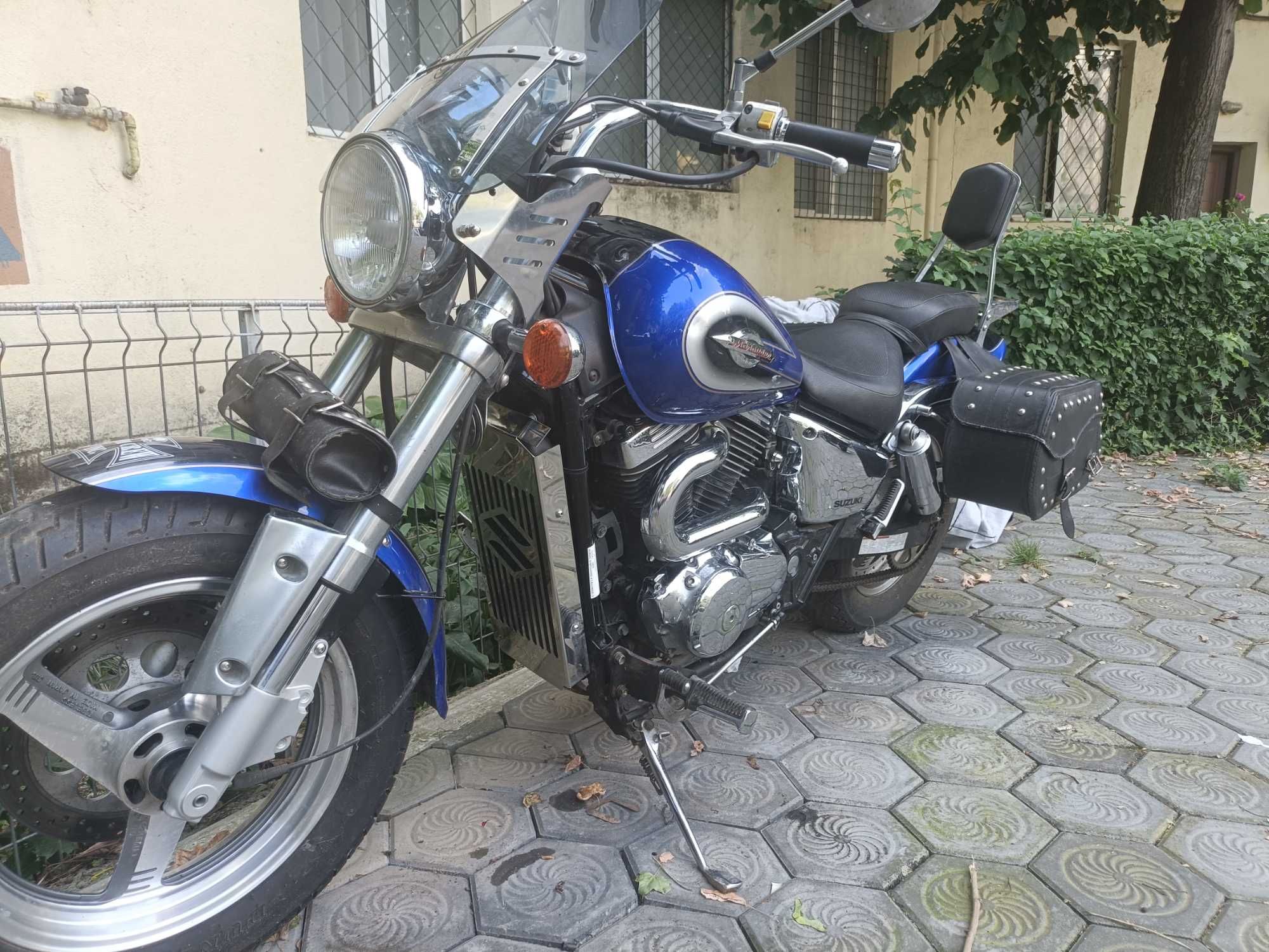 Vând motocicleta