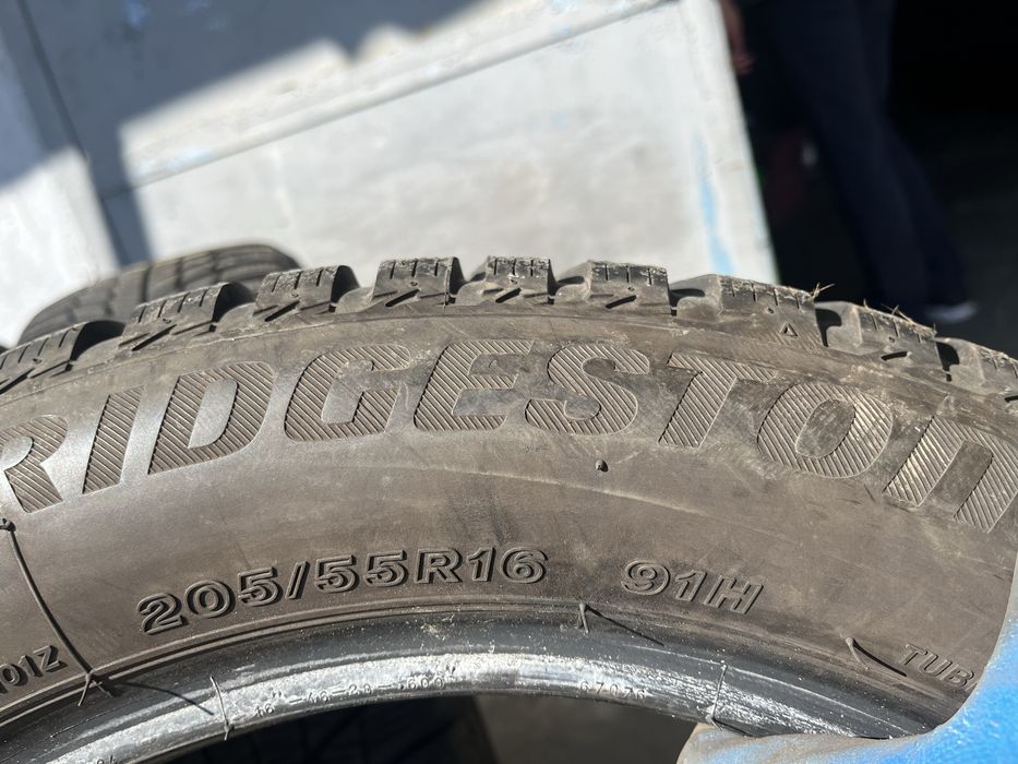 4 бр. зимни гуми 205/55/16 Bridgestone 5-6 mmDOT 1717