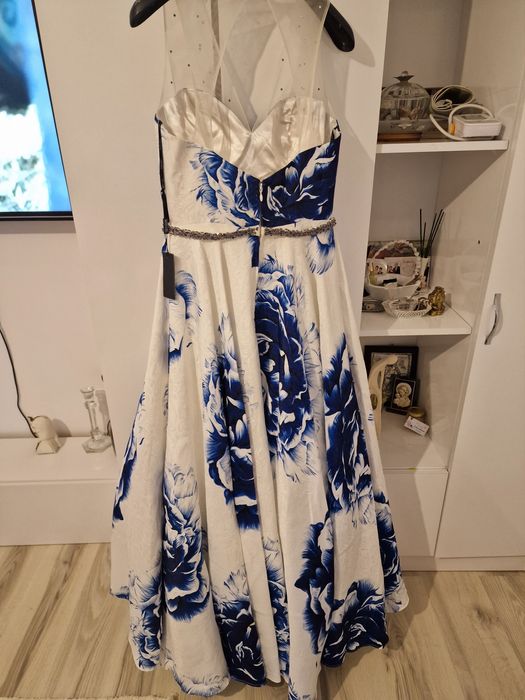 Vand rochie ocazie