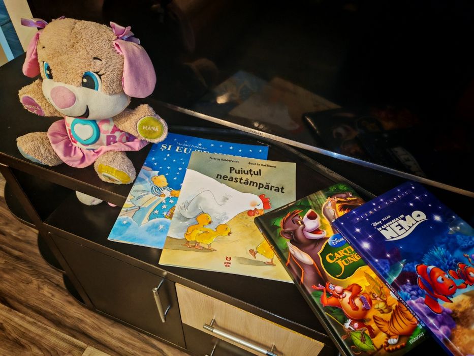 Cățelușa Fisher price plus 5 carti pt copii în stare f buna