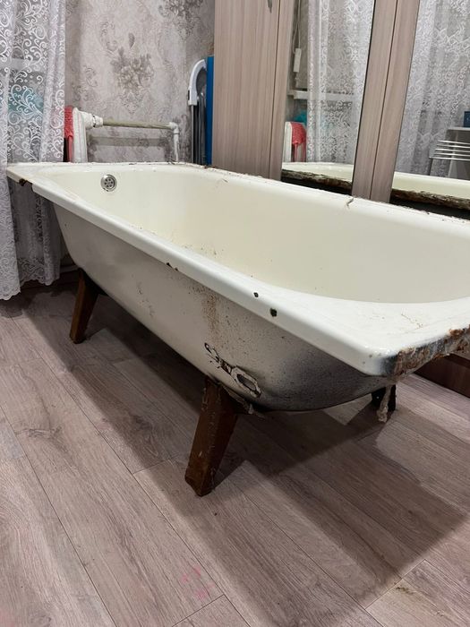 Продам ванну б/у. Железная, размер 170