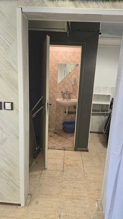 Дава под наем част от дейставщ и разработен салон за красота