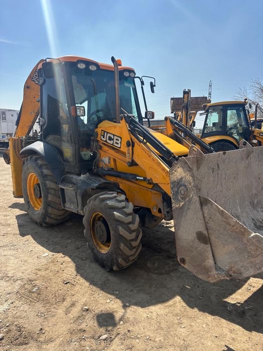 Услуги экскаватора-погрузчика JCB 3CX
