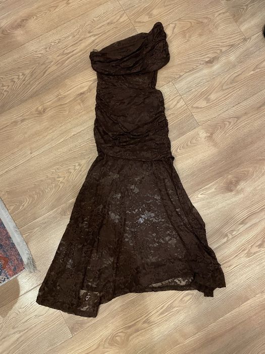 Кафява рокля по тялото