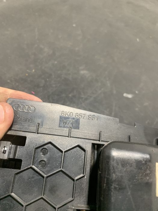 Scrumiera Audi A5 8T A4 B8 8K0857951