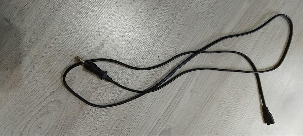 Playstation 5 Slim с 3 игри и постойка за конзолата