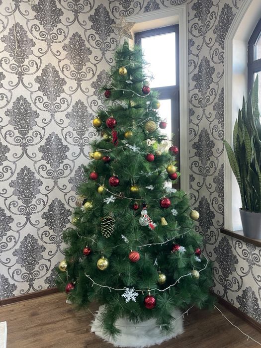 Ёлка с игрушками