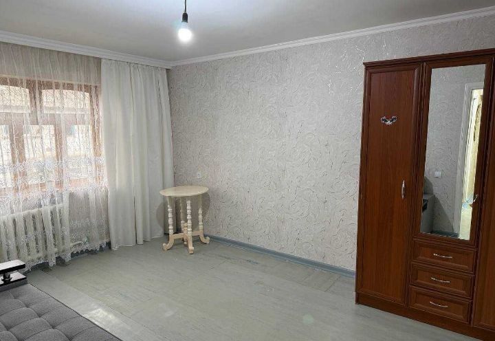 Аренда 1комнатная квартира на 2 этаже в деревянном доме,Спутник 8.