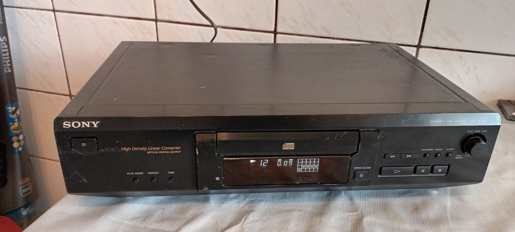 Compact Disc Player SONY model  CDP-XE330