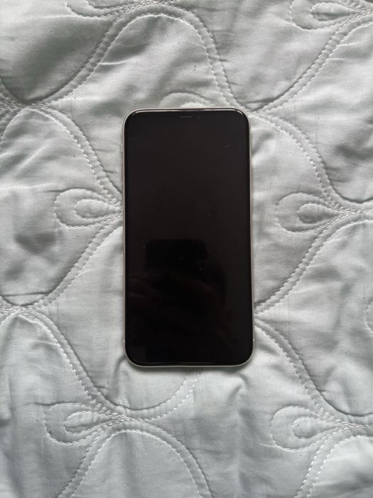 Айфон 11 продам срочно