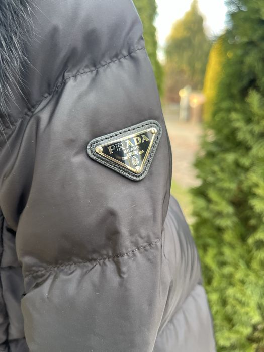 Vând geaca Prada originala cu blana naturala