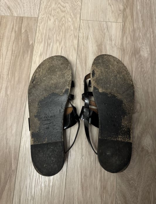 Sandale Moschino 43 si Valentino 44
