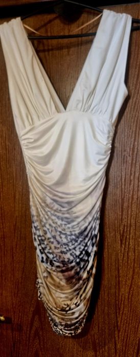 Къса рокля по тялото