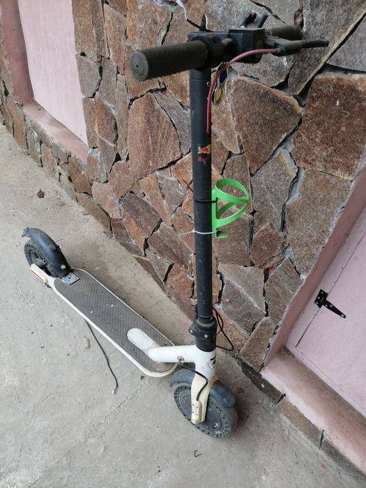 Тротинетка за части, работещ мотор, плътни гуми, спирачки, алтернатор,