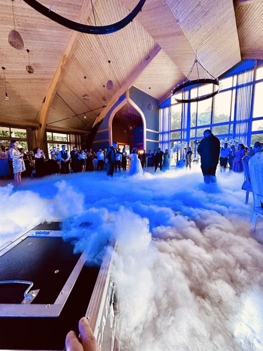 Cabina Foto Just Smile Iasi, platforma 360, fumul greu valsul mirilor