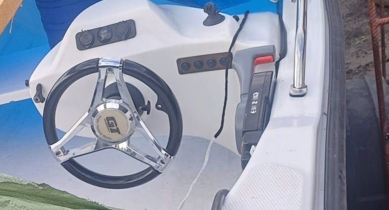 Barca,motor si peridoc