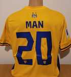 Tricou Man Dennis Romania 2025 cu patchuri catifelate fotbal colectie