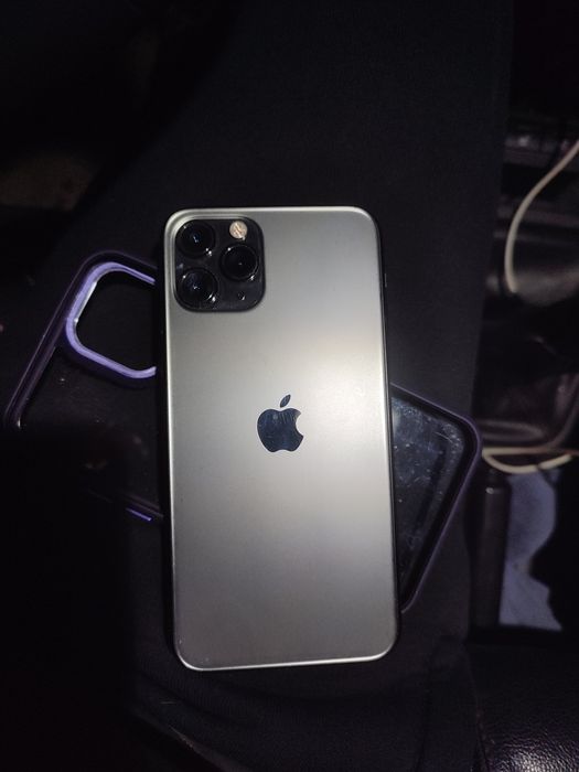 Обменяю Айфон 11 про на 64