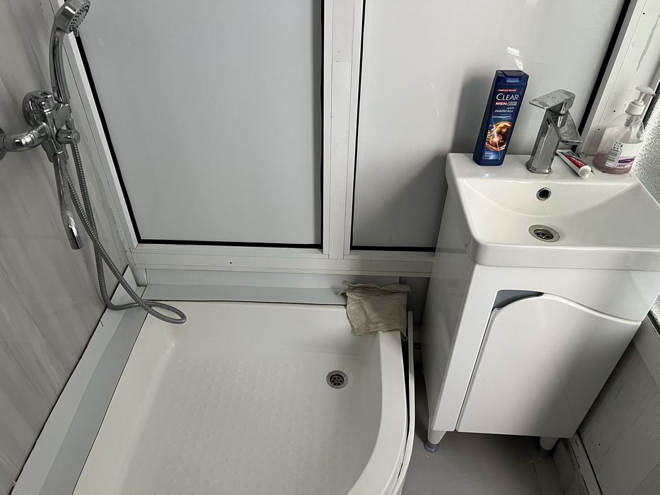 Сдаётся в аренду помещение можно под офис и жильё