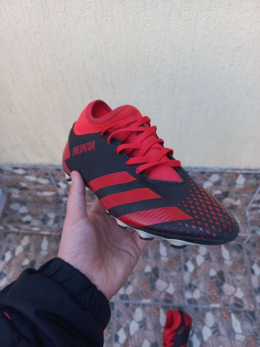 Vand ghete adidas predator