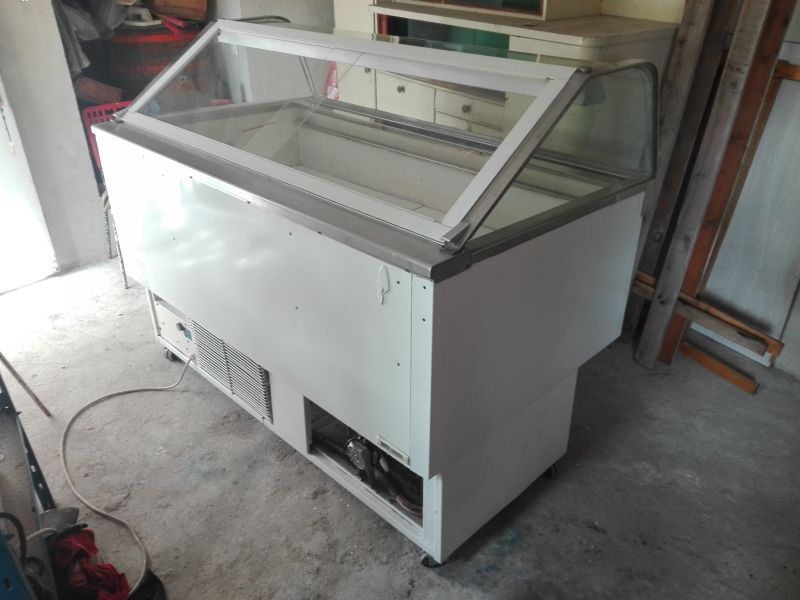 Хладилна витрина за сладолед