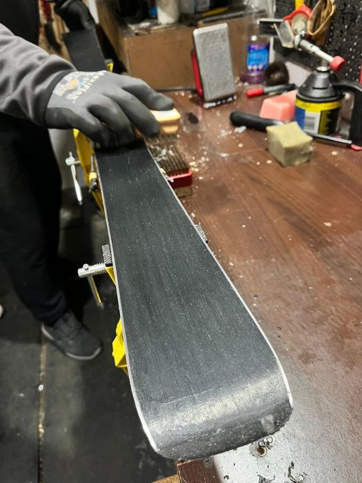 Service schiuri și snowboard