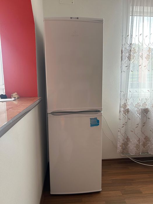 Combină frigorifică Indesit, 234 l, clasa A+