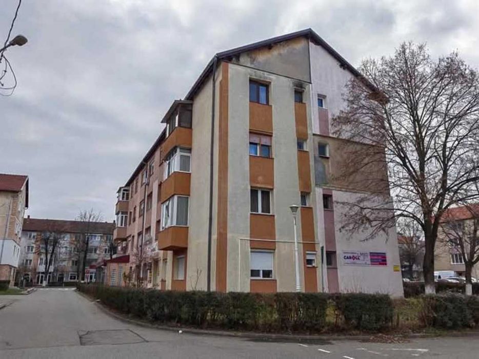 Vând apartament 2 camere, etaj 1, micro 1, Hunedoara.