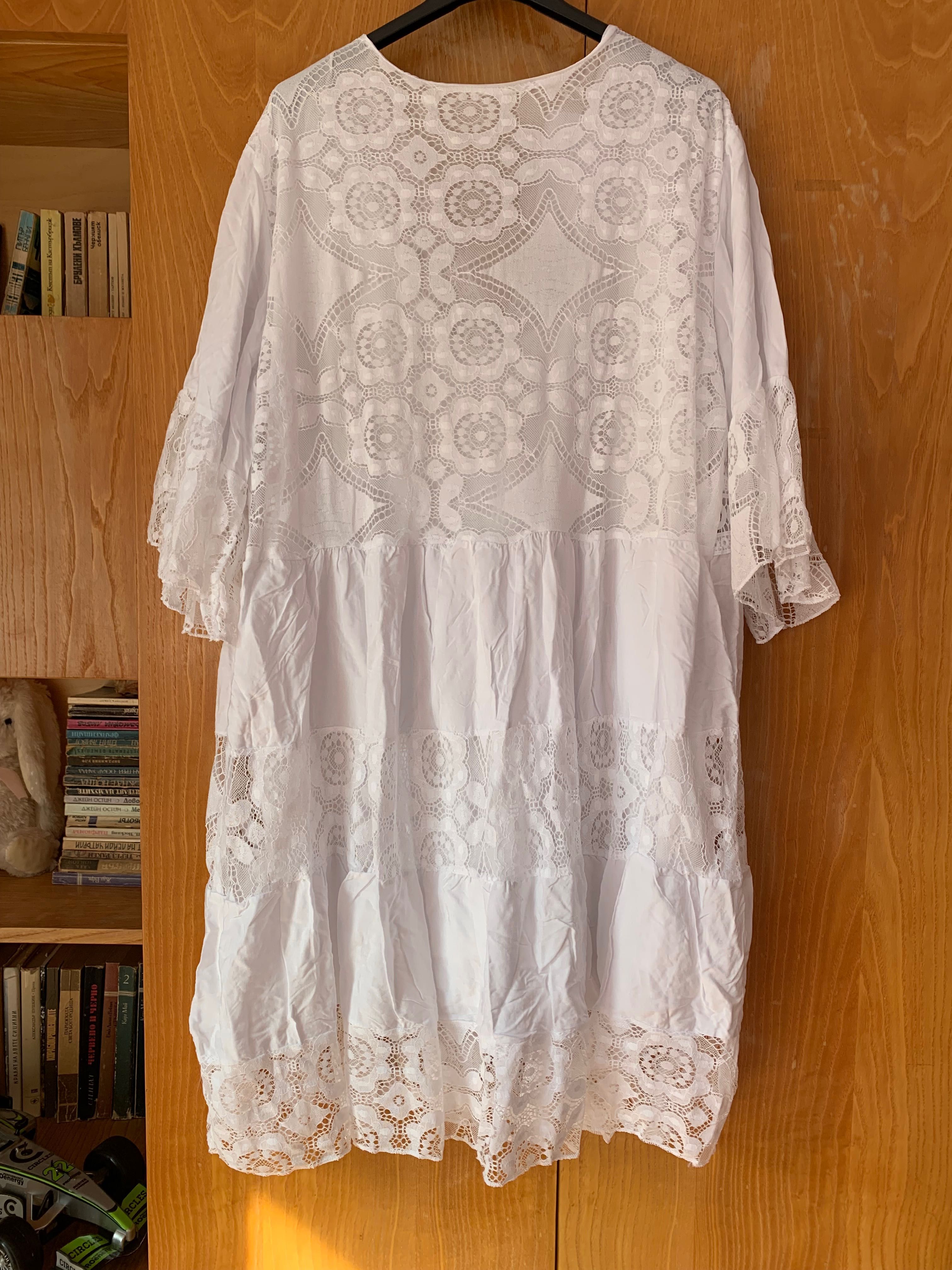 Бяла дантелена рокля L-XL размер