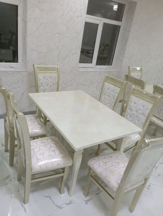 Парламент стол стул