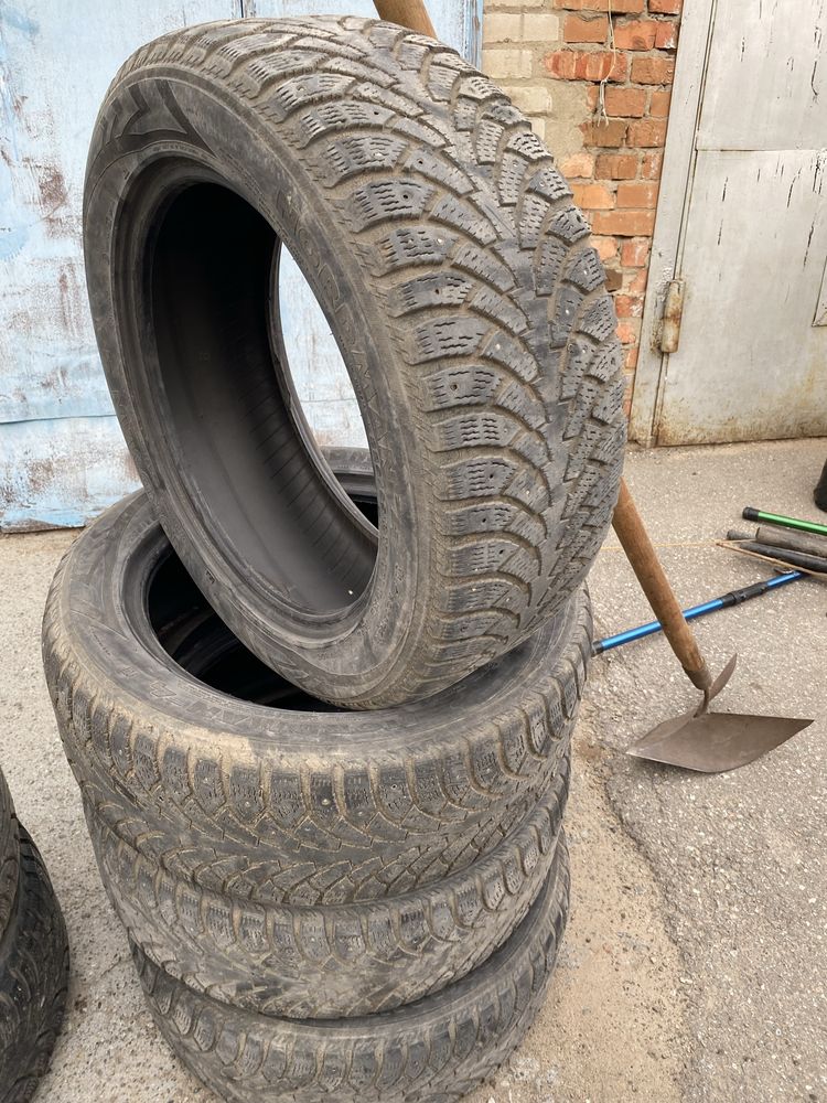 Продам шины 2 комплекта зимние 1 летние r17