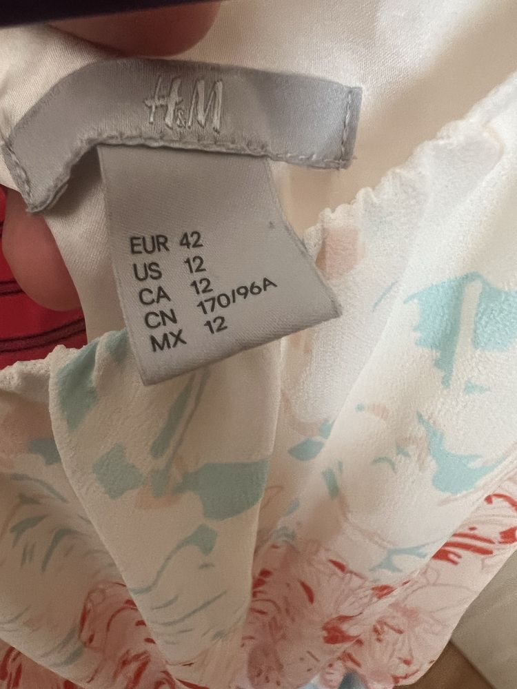 Дамска рокля от HM размер 42