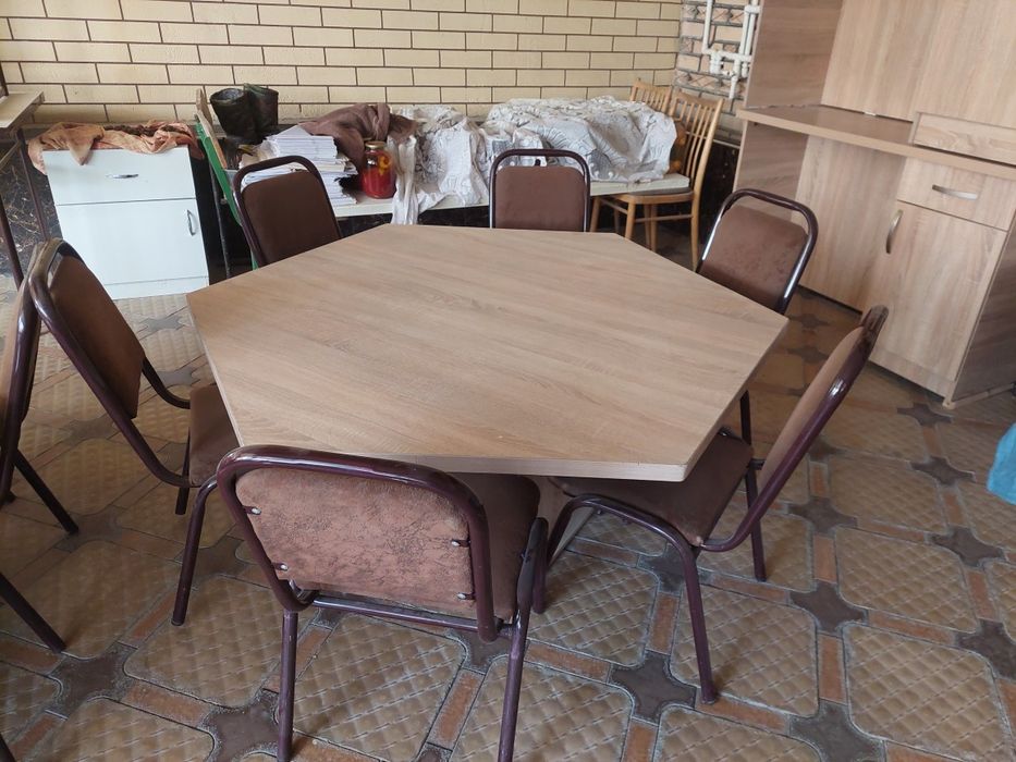 Arzon narxda parta stullar sotiladi. Bunaqa narx hattoki sexdan ham yo