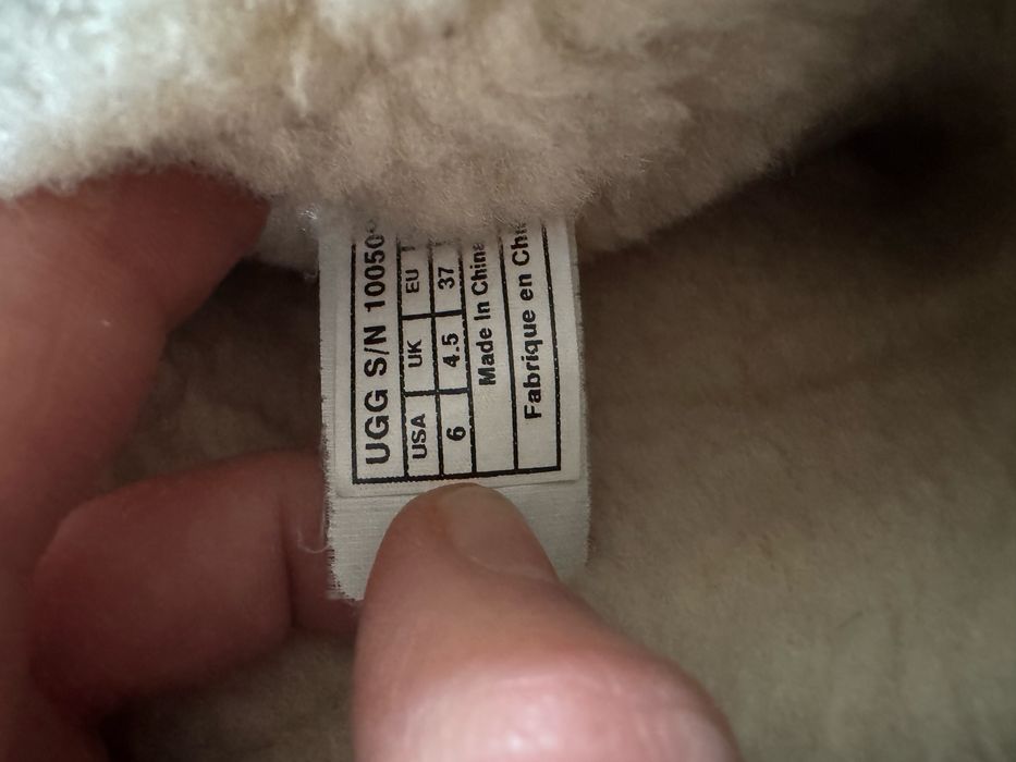 Vand cizme UGG din piele