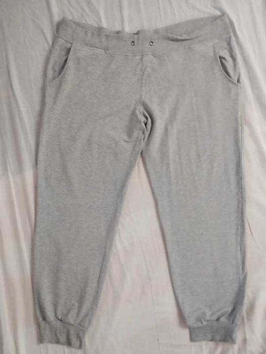 Pantaloni de trening