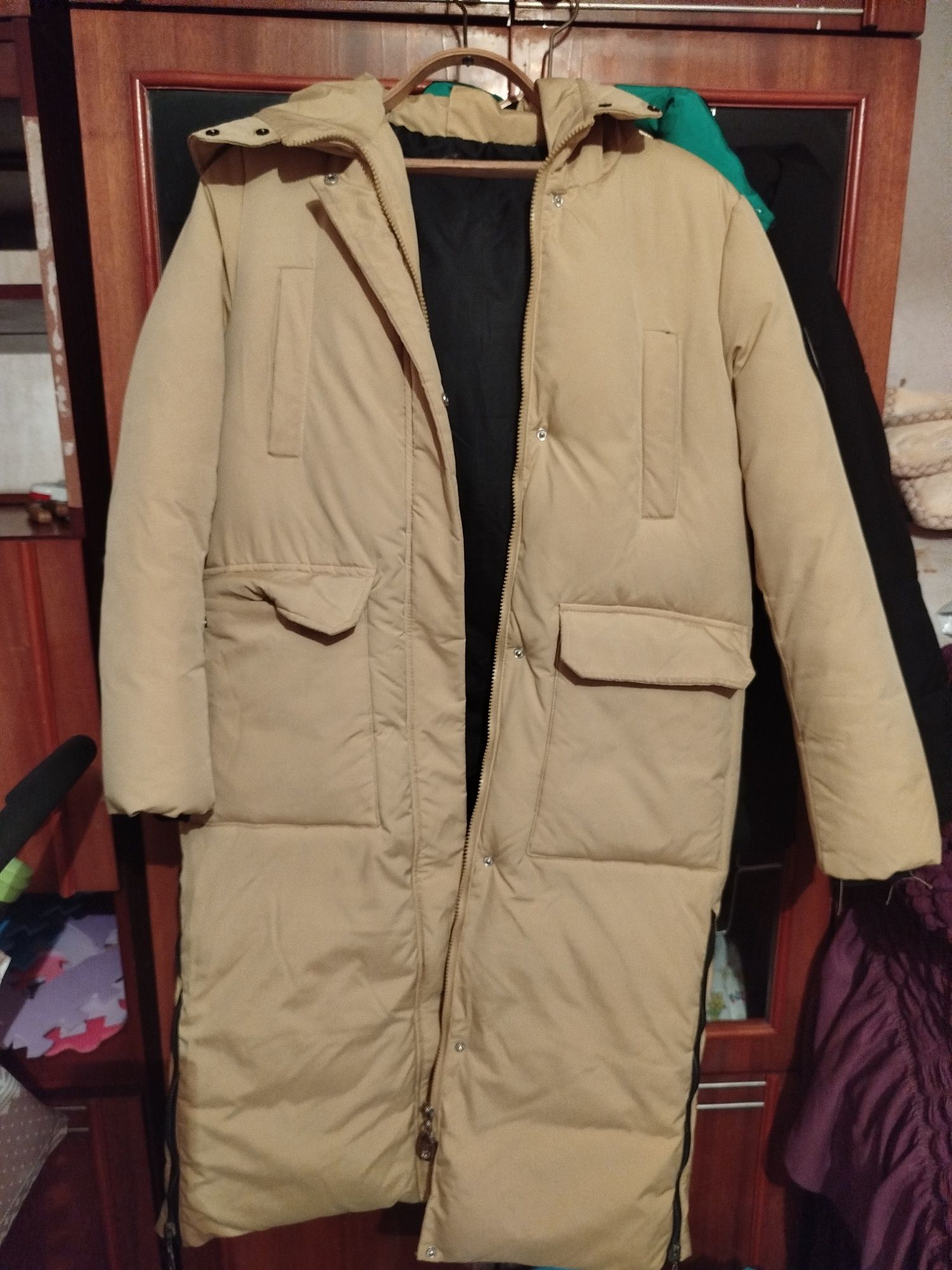 Продам зимние куртки