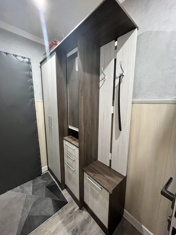Продам шкаф в коридор/прихожую