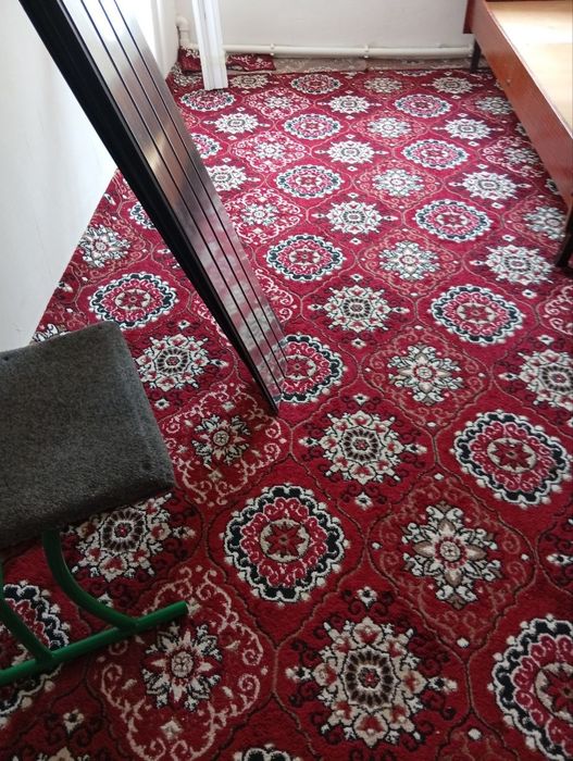 Гилам для зала срочно продам