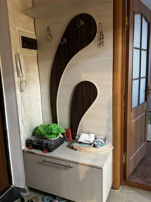 Продам прихожий шкаф угловой