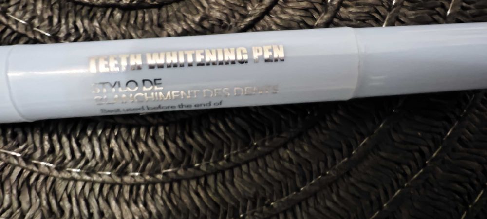 Stiloul pentru albirea dintilor Teeth Whitening Pen