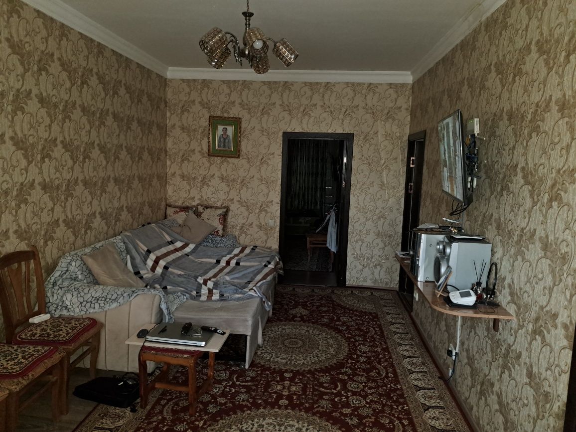 Продам 2-х комнатную квартиру комнаты смежные.