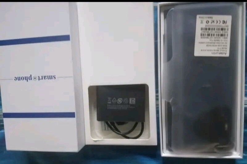 Смартфон М-70 чисто нов в кутия