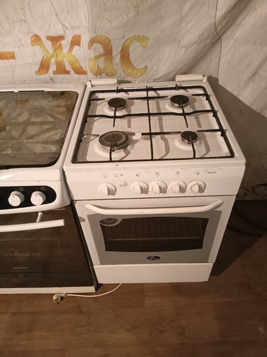 Продам газ плиту
