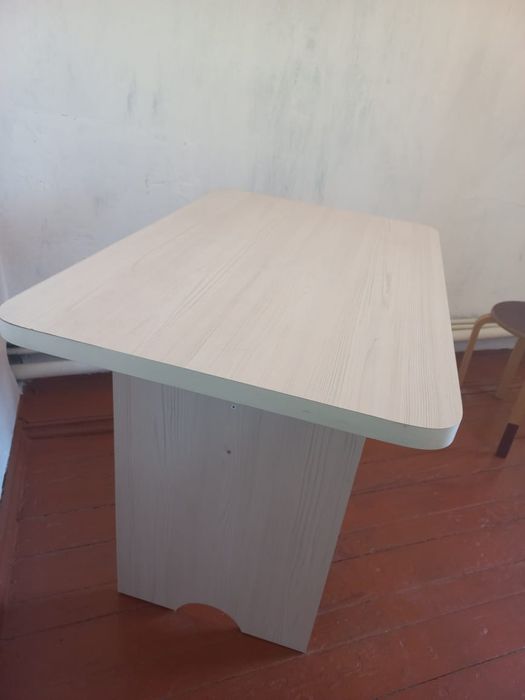 Стол.   продается