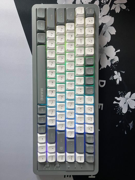 Продается клавиатуры с подсветкой 4шт