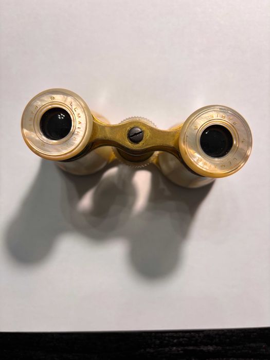 Binoclu antic din sidef si alama