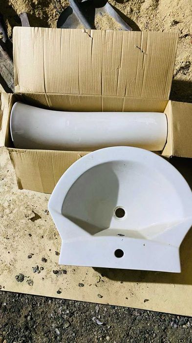 Раковина (умывальник) на пьедестале, керамическая, белая, новая