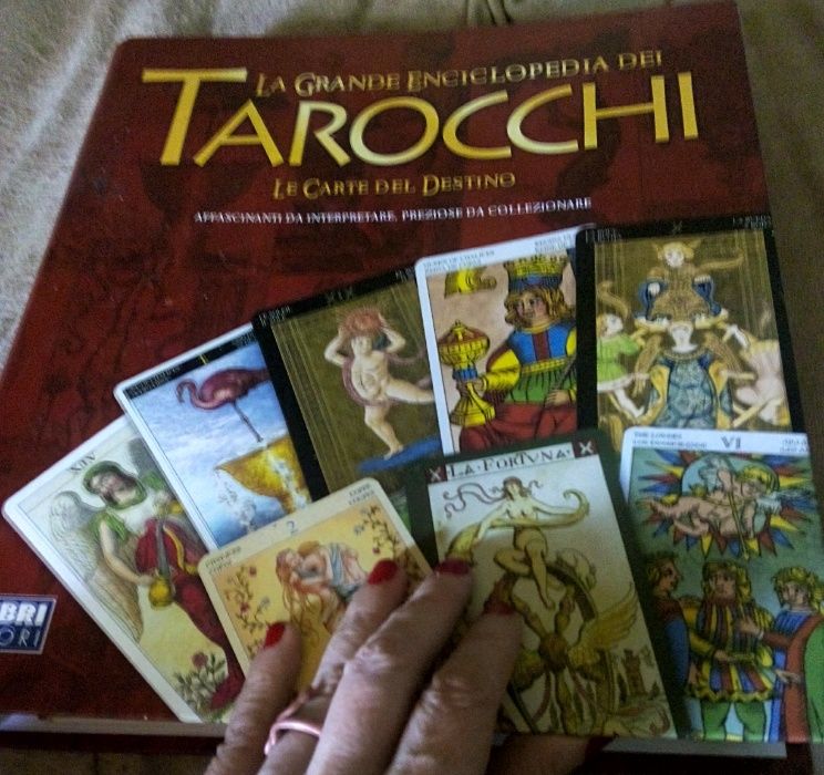 Enciclopedie GIGANT Tarot simbolistica istorie semnificatii ilustratii